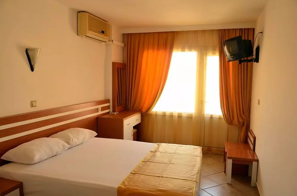 سان ماریس بیچ مارماریس